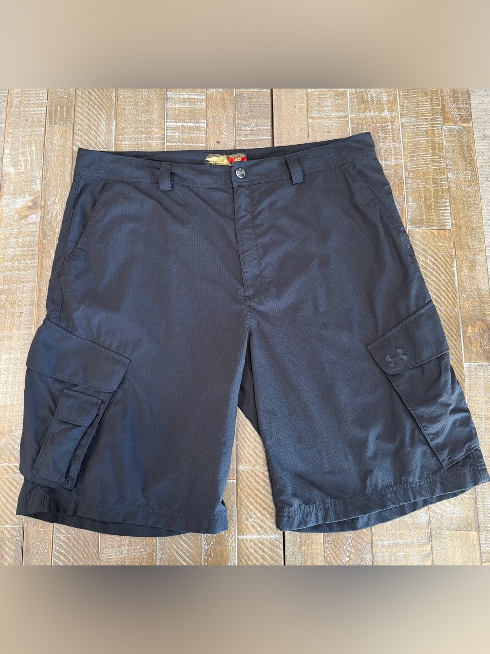 Under Armour Men’s Black Cargo Shorts with Side Pockets